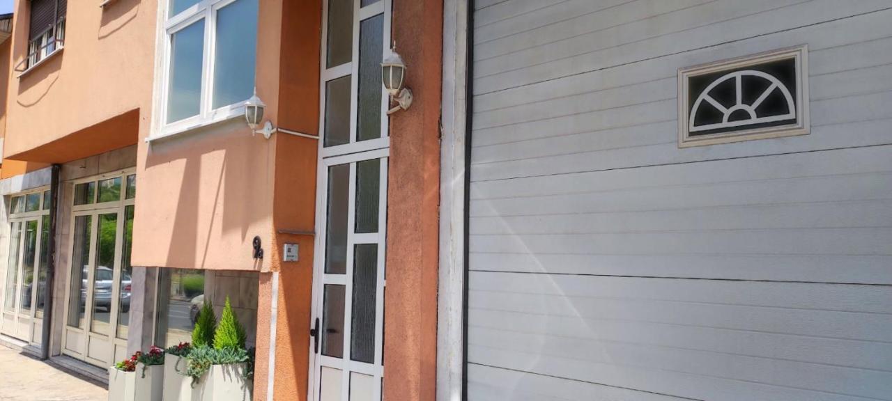 Villa Monera Apartments & Rooms & Free Garage Mostar Exterior photo