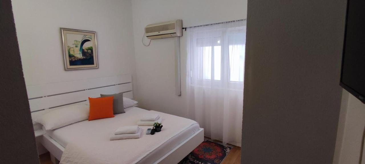 Villa Monera Apartments & Rooms & Free Garage Mostar Exterior photo